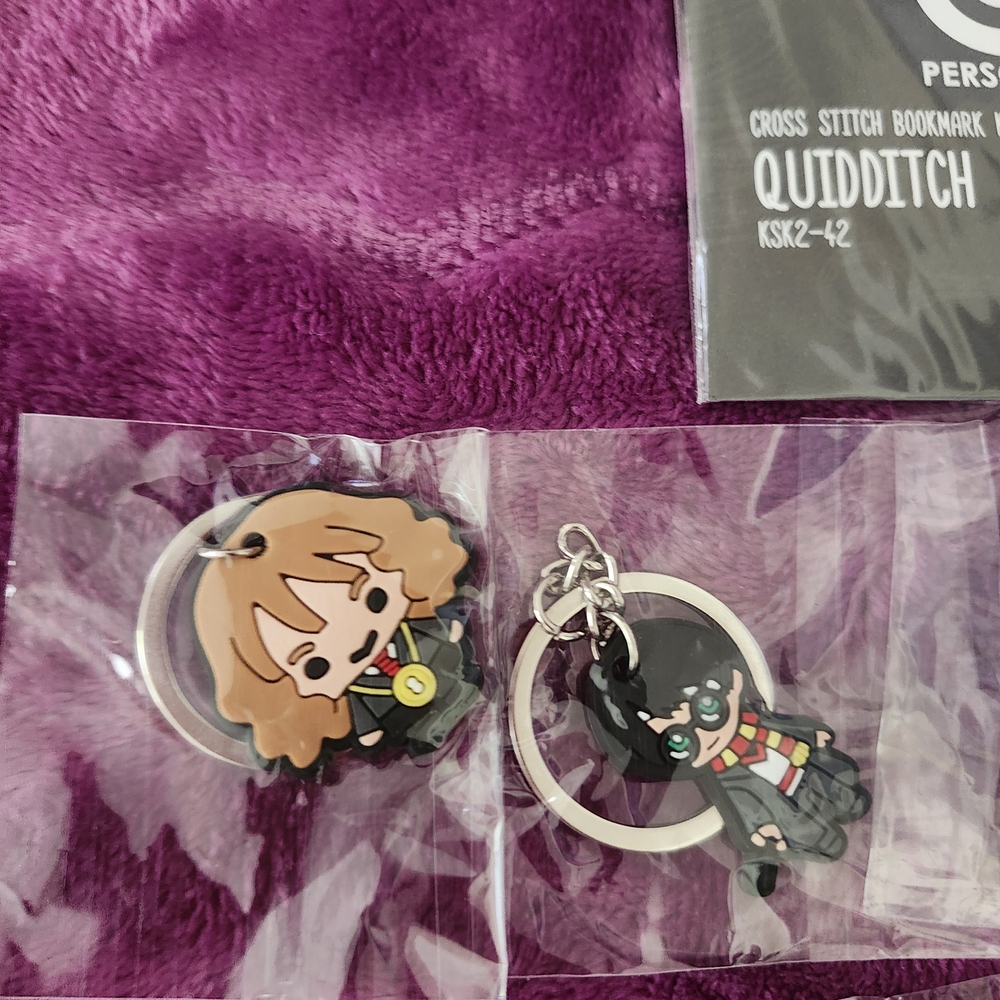 Harry Potter Quidditch Cross Stitch & Keychains Lot - Picture 3 of 6